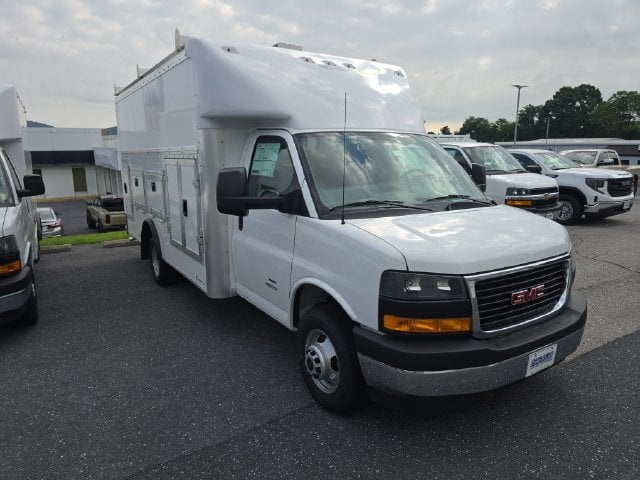 New 2025 GMC Savana Cutaway 4500 4500 Van - photo - 6