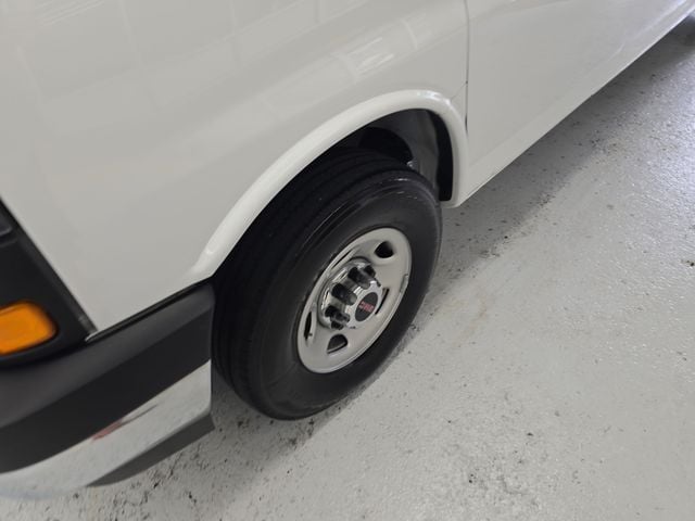 Pre-Owned 2025 GMC Savana 3500 LT - photo - 13