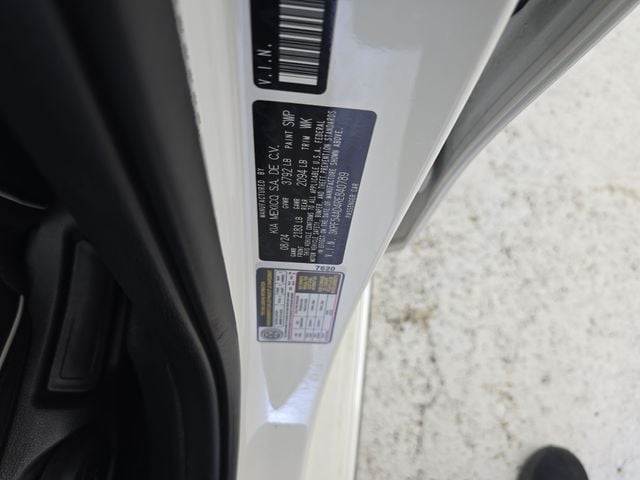 Pre-Owned 2024 Kia Forte GT-Line - photo - 14