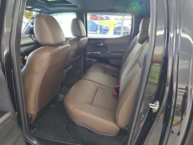 Pre-Owned 2023 Toyota Tacoma Limited - photo - 9