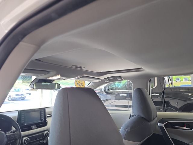 Pre-Owned 2022 Toyota RAV4 XLE - photo - 12