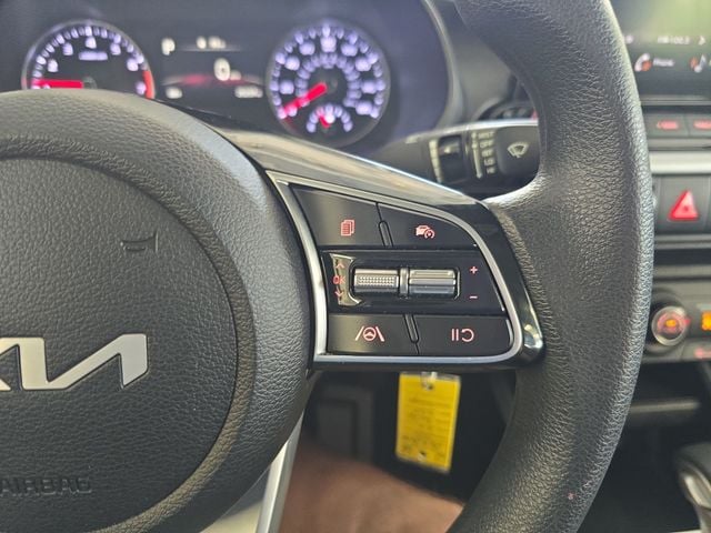Pre-Owned 2024 Kia Forte LXS - photo - 17