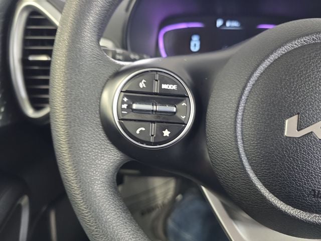 Pre-Owned 2025 Kia Soul LX - photo - 18