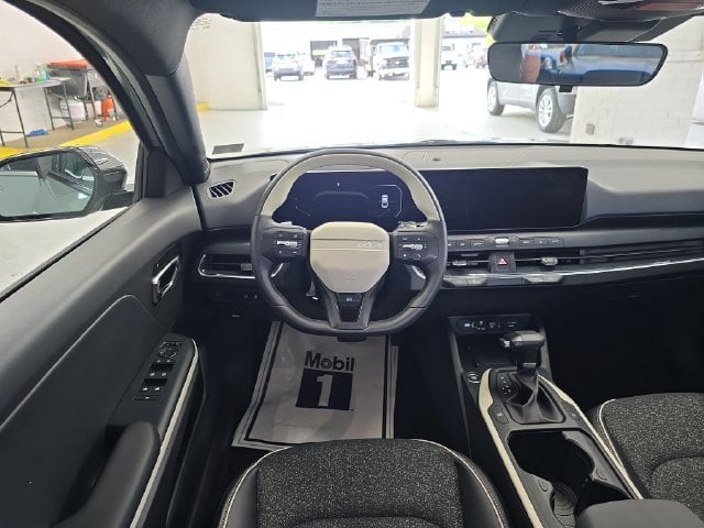 Pre-Owned 2025 Kia K4 GT-Line - photo - 11