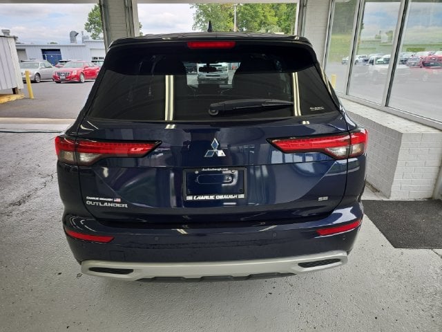 Pre-Owned 2023 Mitsubishi Outlander SE - photo - 3