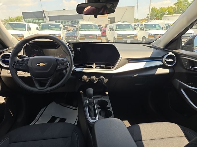 New 2026 Chevrolet Trax LS - photo - 10