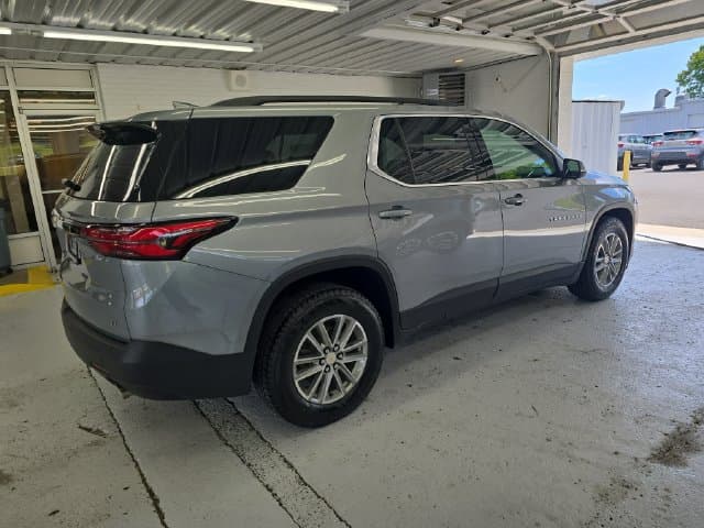 Pre-Owned 2023 Chevrolet Traverse LT - photo - 5