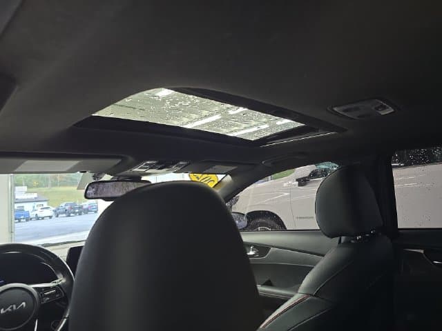 Pre-Owned 2023 Kia Forte GT - photo - 12