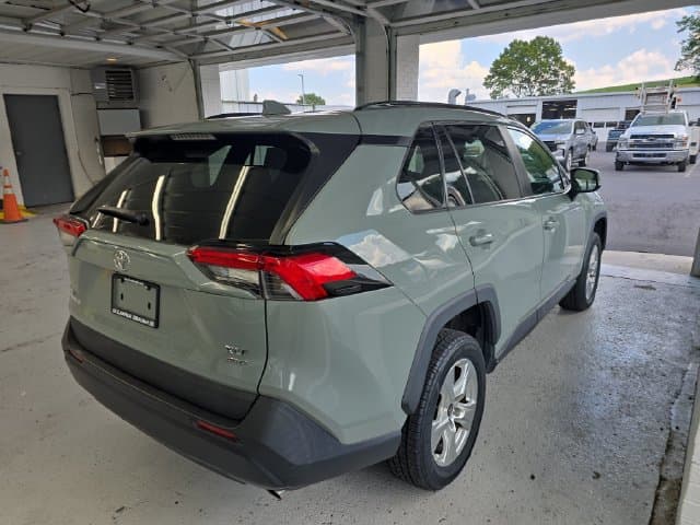 Pre-Owned 2021 Toyota RAV4 XLE - photo - 5