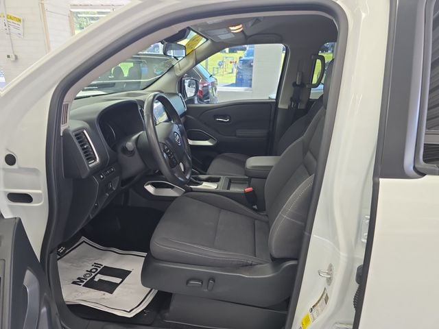 Pre-Owned 2024 Nissan Frontier SV - photo - 12