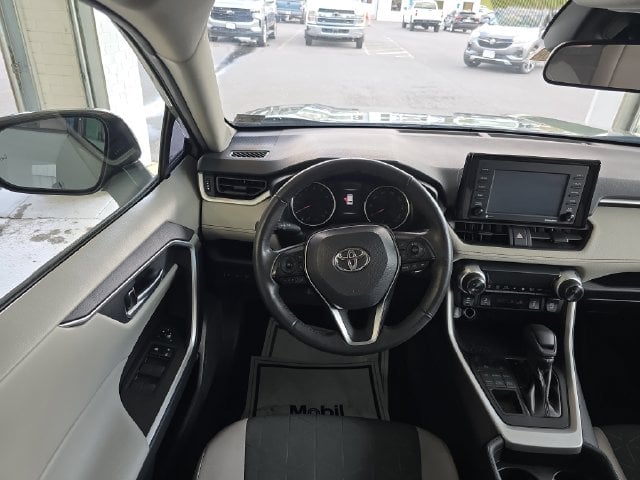 Pre-Owned 2021 Toyota RAV4 XLE - photo - 11