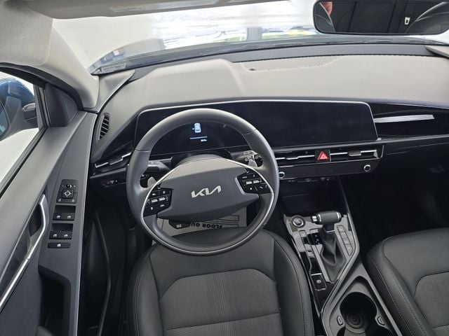 Pre-Owned 2025 Kia Niro EX - photo - 11
