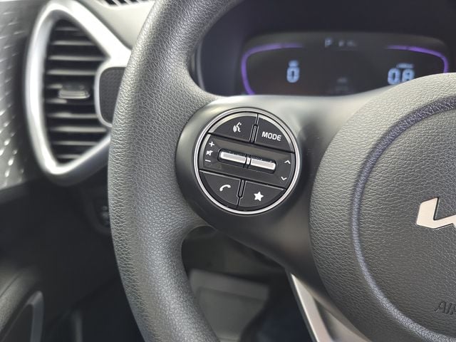 Pre-Owned 2025 Kia Soul LX - photo - 18