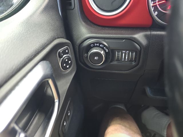 Pre-Owned 2021 Jeep Wrangler Unlimited Rubicon - photo - 19