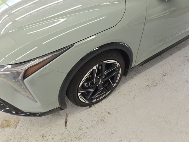 Pre-Owned 2025 Kia K4 GT-Line - photo - 8
