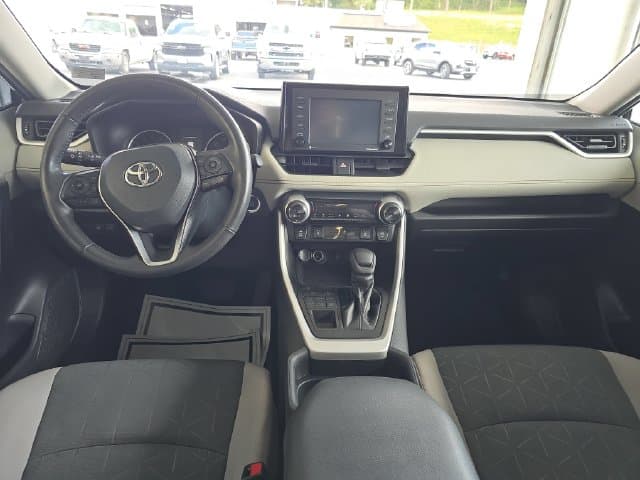 Pre-Owned 2021 Toyota RAV4 XLE - photo - 10