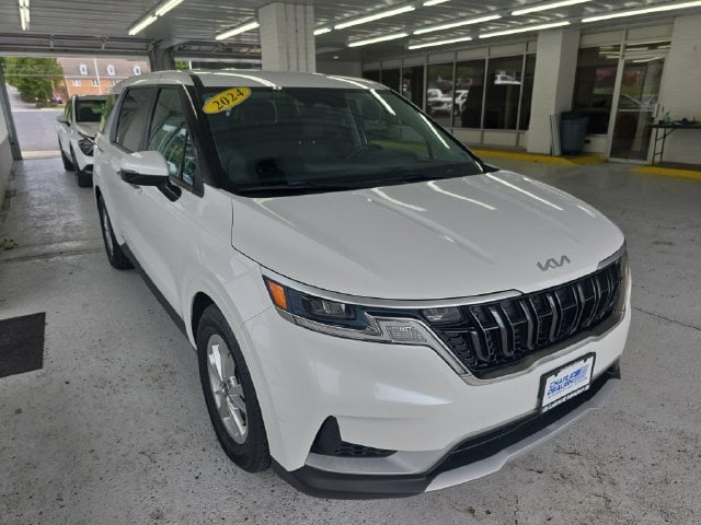 Pre-Owned 2024 Kia Carnival LX - photo - 6
