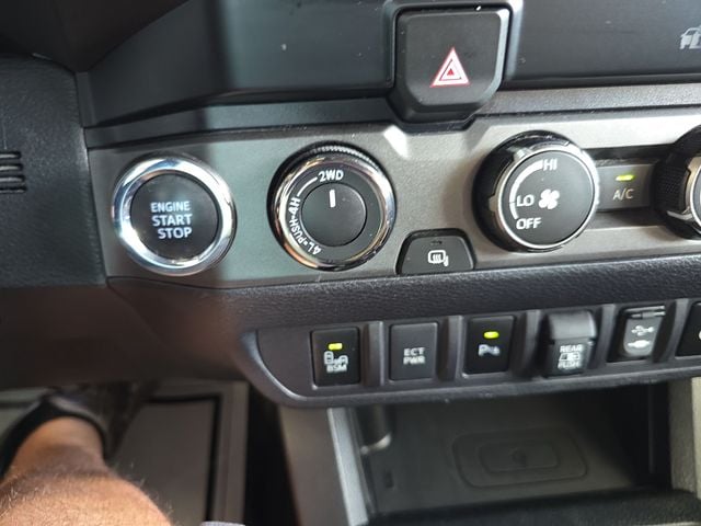 Pre-Owned 2019 Toyota Tacoma TRD Sport - photo - 21