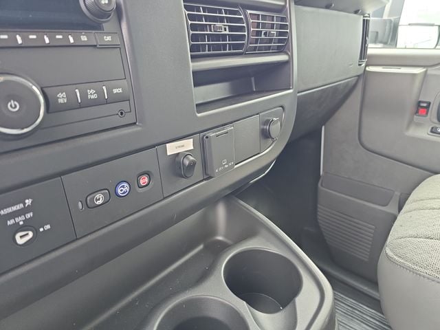 New 2025 Chevrolet Express 3500 Work Van - photo - 18
