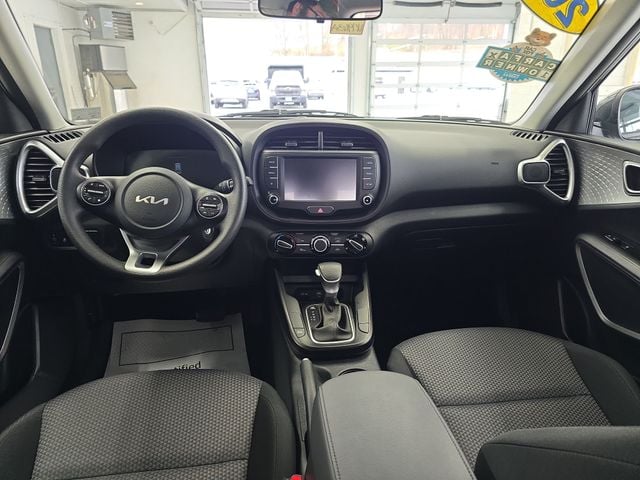Pre-Owned 2025 Kia Soul LX - photo - 10