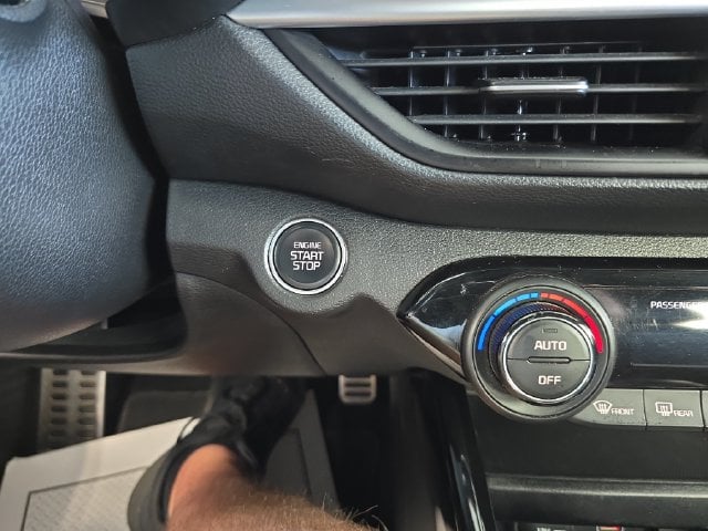 Pre-Owned 2023 Kia Forte GT-Line - photo - 21