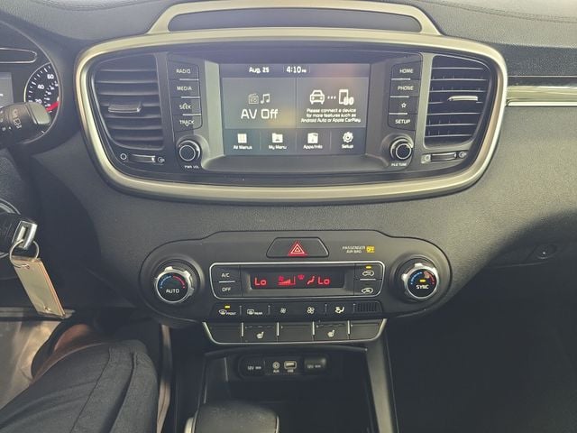 Pre-Owned 2020 Kia Sorento LX - photo - 14
