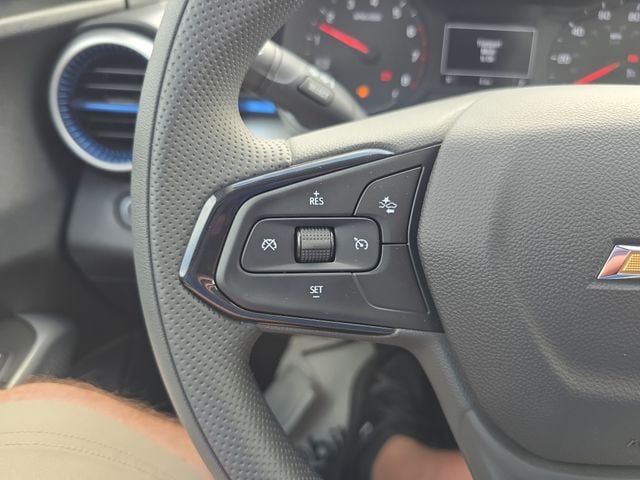 New 2026 Chevrolet Trax LS - photo - 17