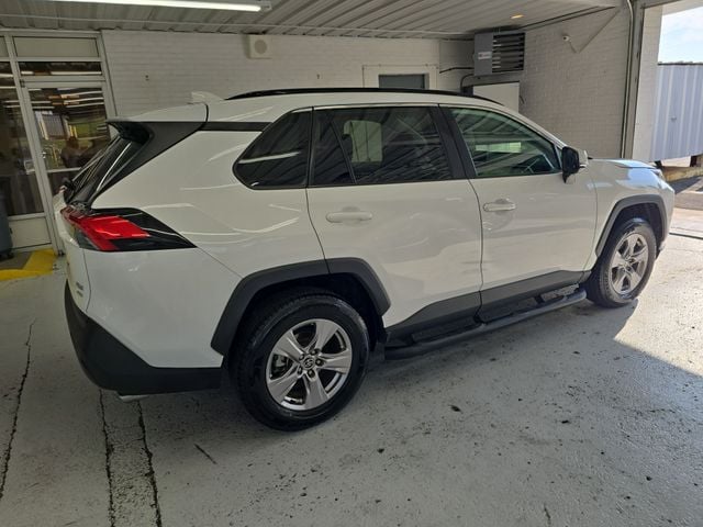 Pre-Owned 2022 Toyota RAV4 XLE - photo - 5