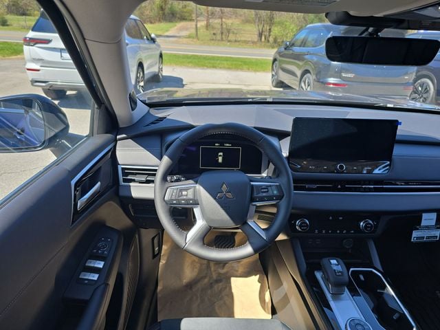 New 2026 Mitsubishi Outlander SE - photo - 11