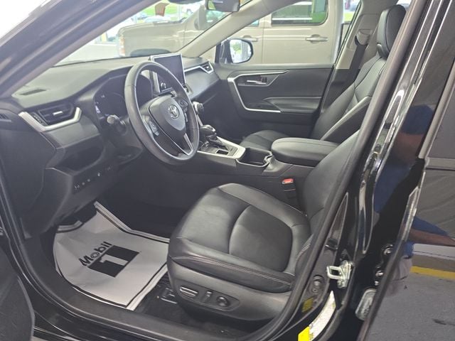 Pre-Owned 2023 Toyota RAV4 XLE Premium - photo - 13