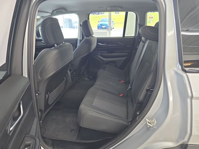 Pre-Owned 2023 Jeep Grand Cherokee Laredo - photo - 9