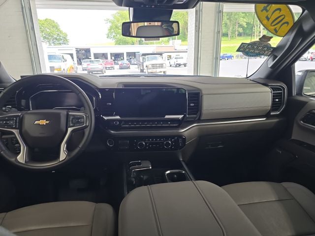 Pre-Owned 2024 Chevrolet Silverado 1500 LTZ - photo - 10