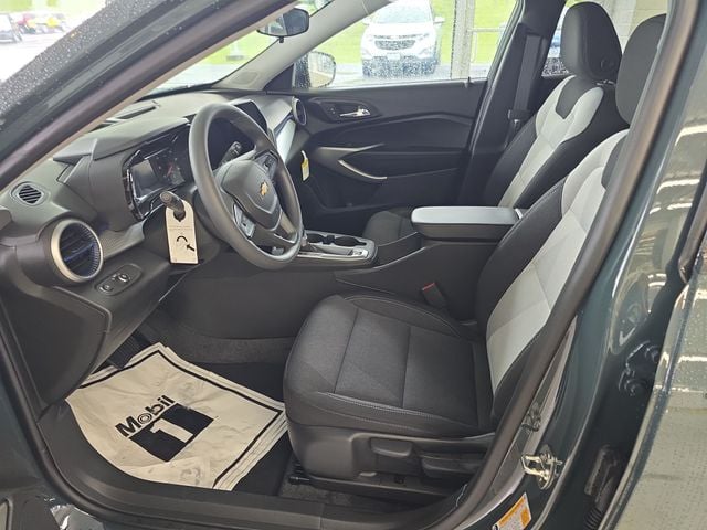 New 2026 Chevrolet Trax LS - photo - 12