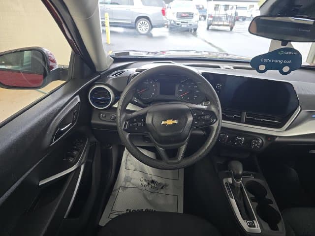 Pre-Owned 2024 Chevrolet Trax LS - photo - 11