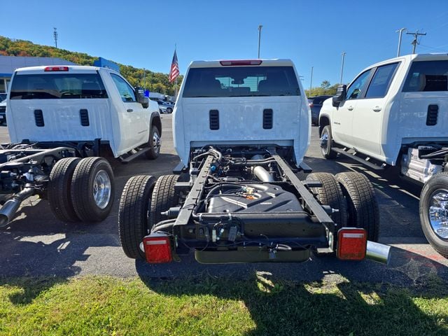 New 2026 Chevrolet Silverado 3500HD LT - photo - 3
