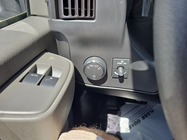New 2025 Chevrolet Express 3500 Work Van - photo - 14