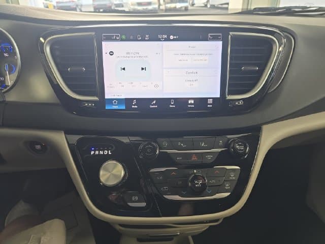 Pre-Owned 2024 Chrysler Pacifica Touring L - photo - 14