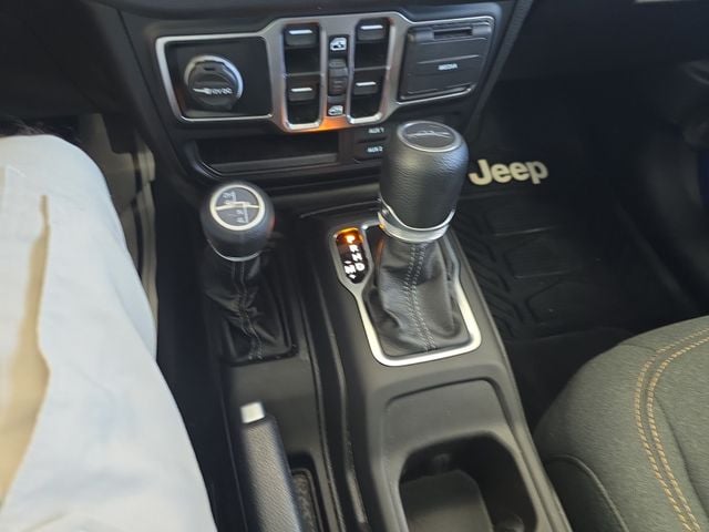 Pre-Owned 2025 Jeep Gladiator Nighthawk - photo - 20