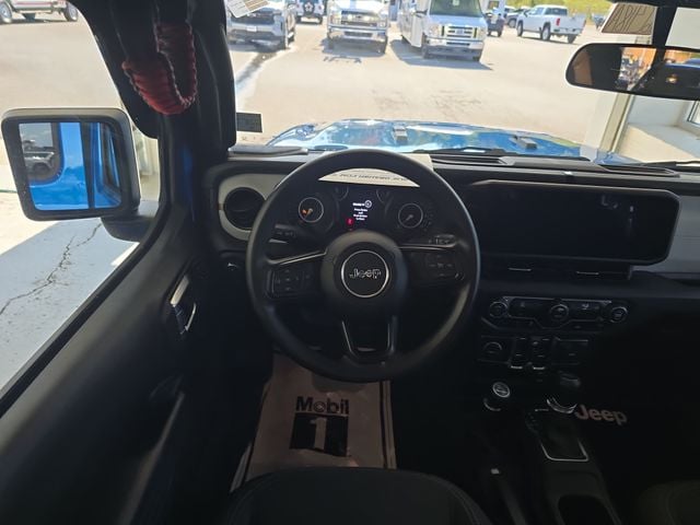 Pre-Owned 2025 Jeep Gladiator Nighthawk - photo - 11