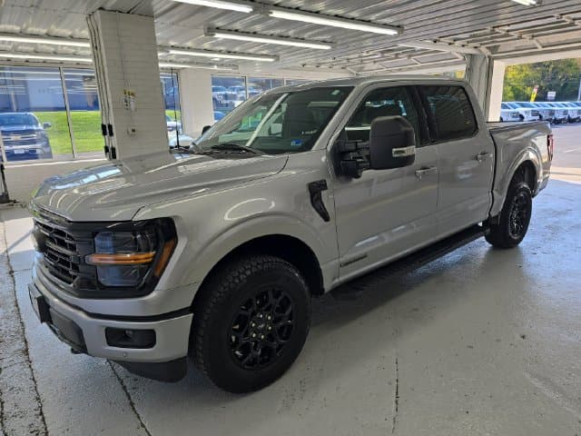Pre-Owned 2025 Ford F-150 XLT - photo - 1