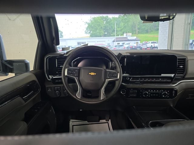 Pre-Owned 2024 Chevrolet Silverado 2500HD LTZ - photo - 11