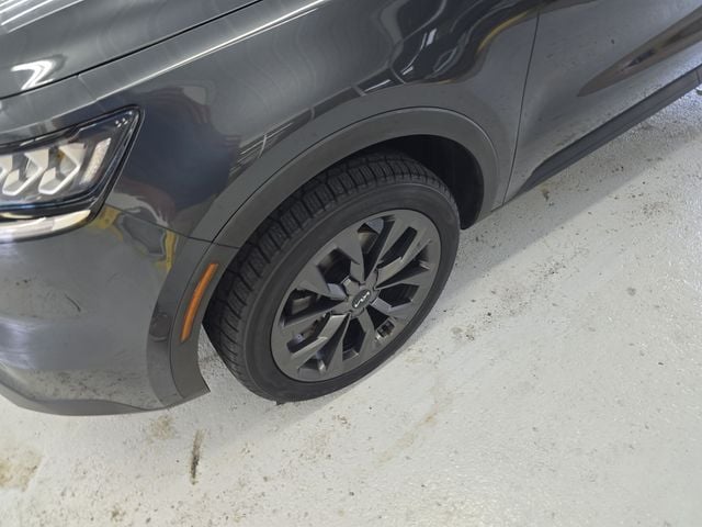 Pre-Owned 2023 Kia Sorento X-Line EX - photo - 8