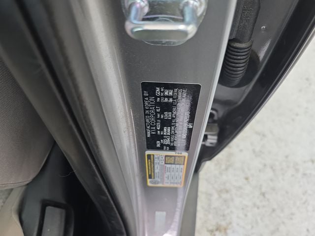 Pre-Owned 2024 Kia Soul LX - photo - 13