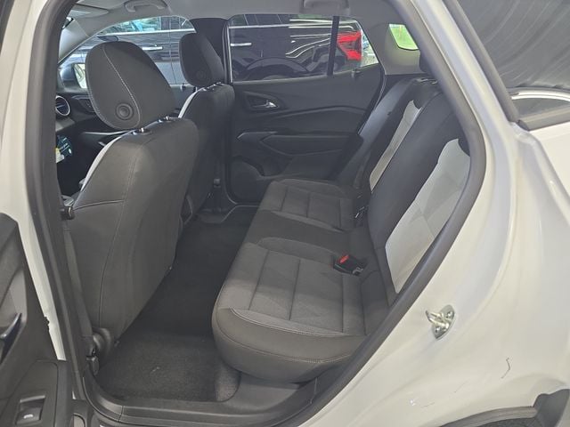 Pre-Owned 2025 Chevrolet Trax LS - photo - 9