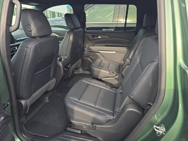 New 2027 Chevrolet Traverse LT - photo - 9