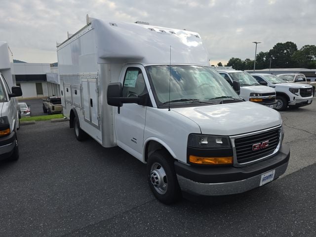 New 2025 GMC Savana Cutaway 4500 4500 Van - photo - 6