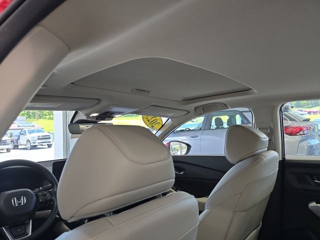 Pre-Owned 2025 Honda Accord Hybrid Touring - photo - 12