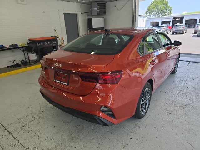 Pre-Owned 2024 Kia Forte LXS - photo - 4