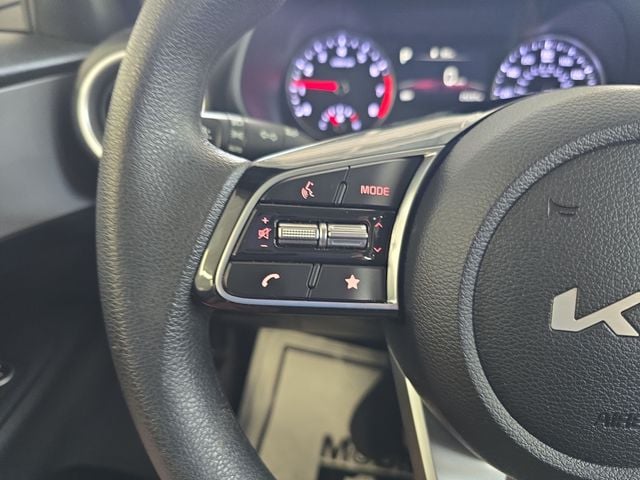 Pre-Owned 2024 Kia Forte LXS - photo - 18