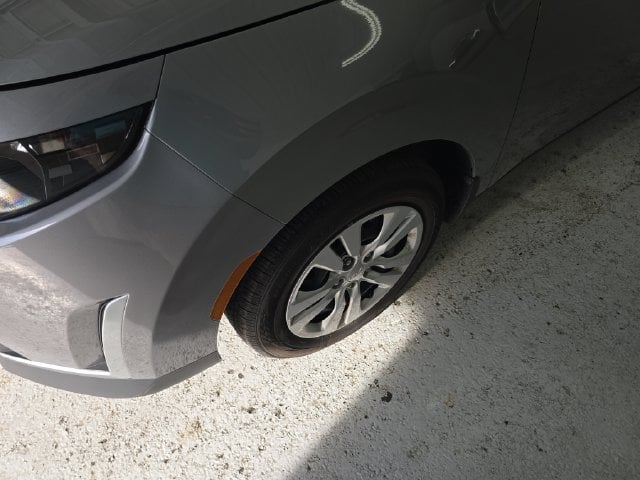 Pre-Owned 2024 Kia Soul LX - photo - 8